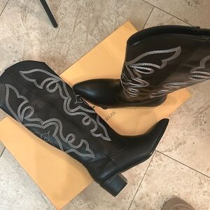 Black cowboy boots white stitching
